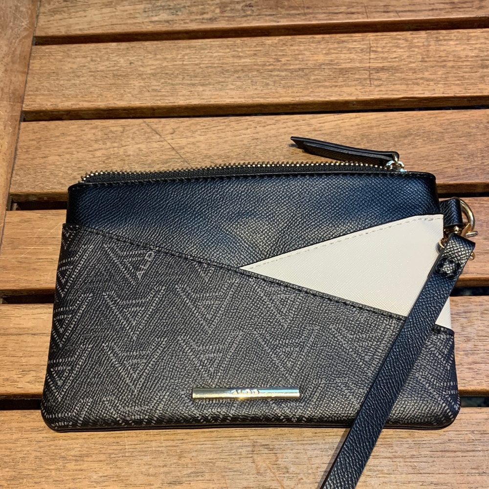 ALDO Black Cream Neutral Preppy Patterned Wristlet Wallet Like New Zipper Pouch